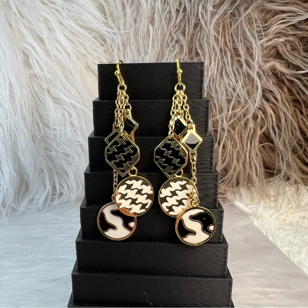 Beautiful goldtone black and cream triple chain fringe drop pierced earrings